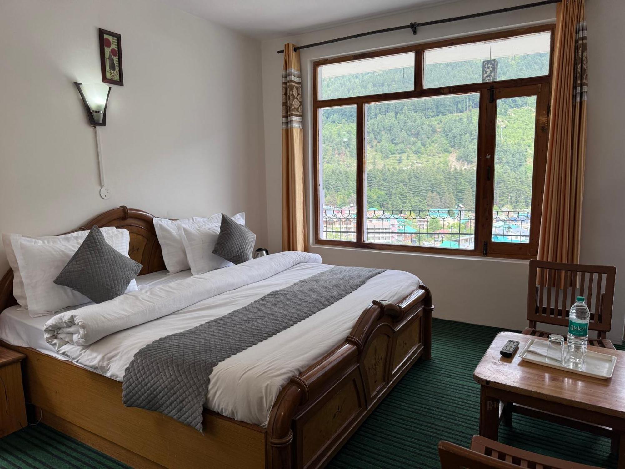 Alpine Himalayan View , By The Premium